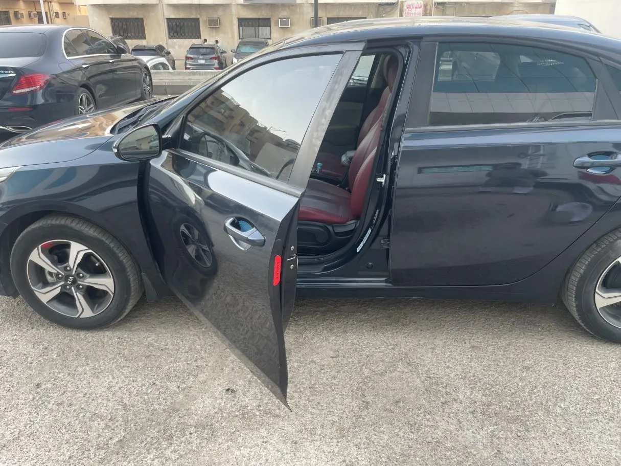 Car image 12