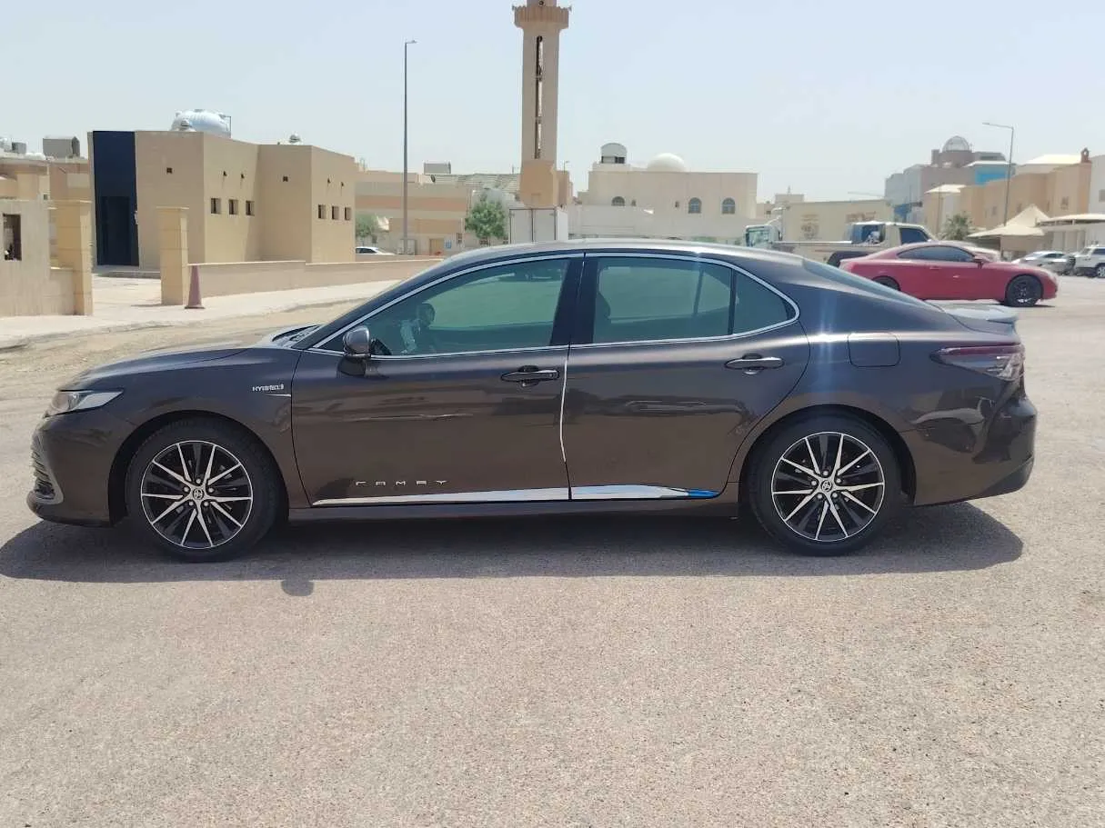 Car image 8