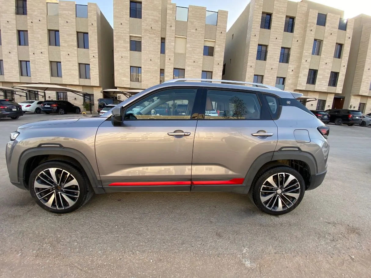 Car image 8