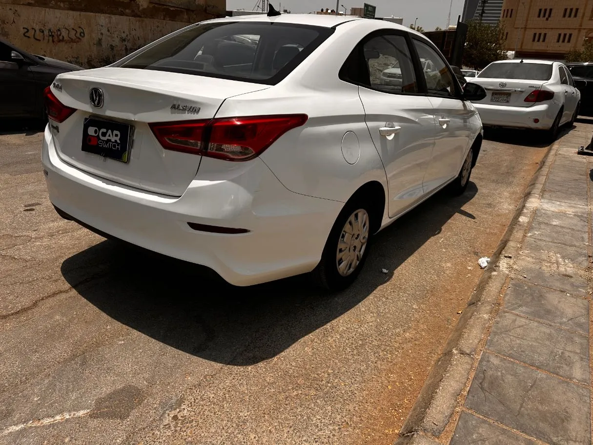 Car image 5