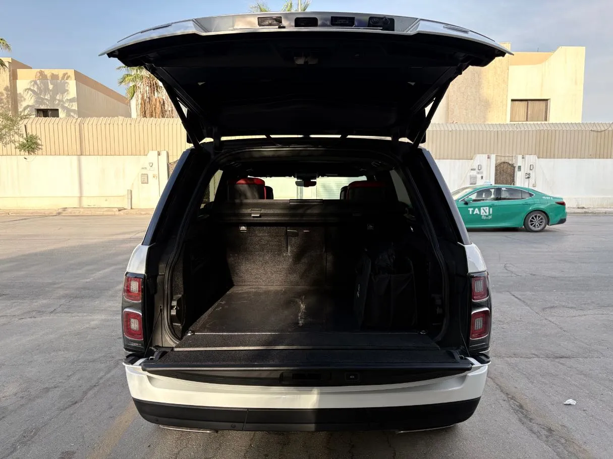 Car image 27