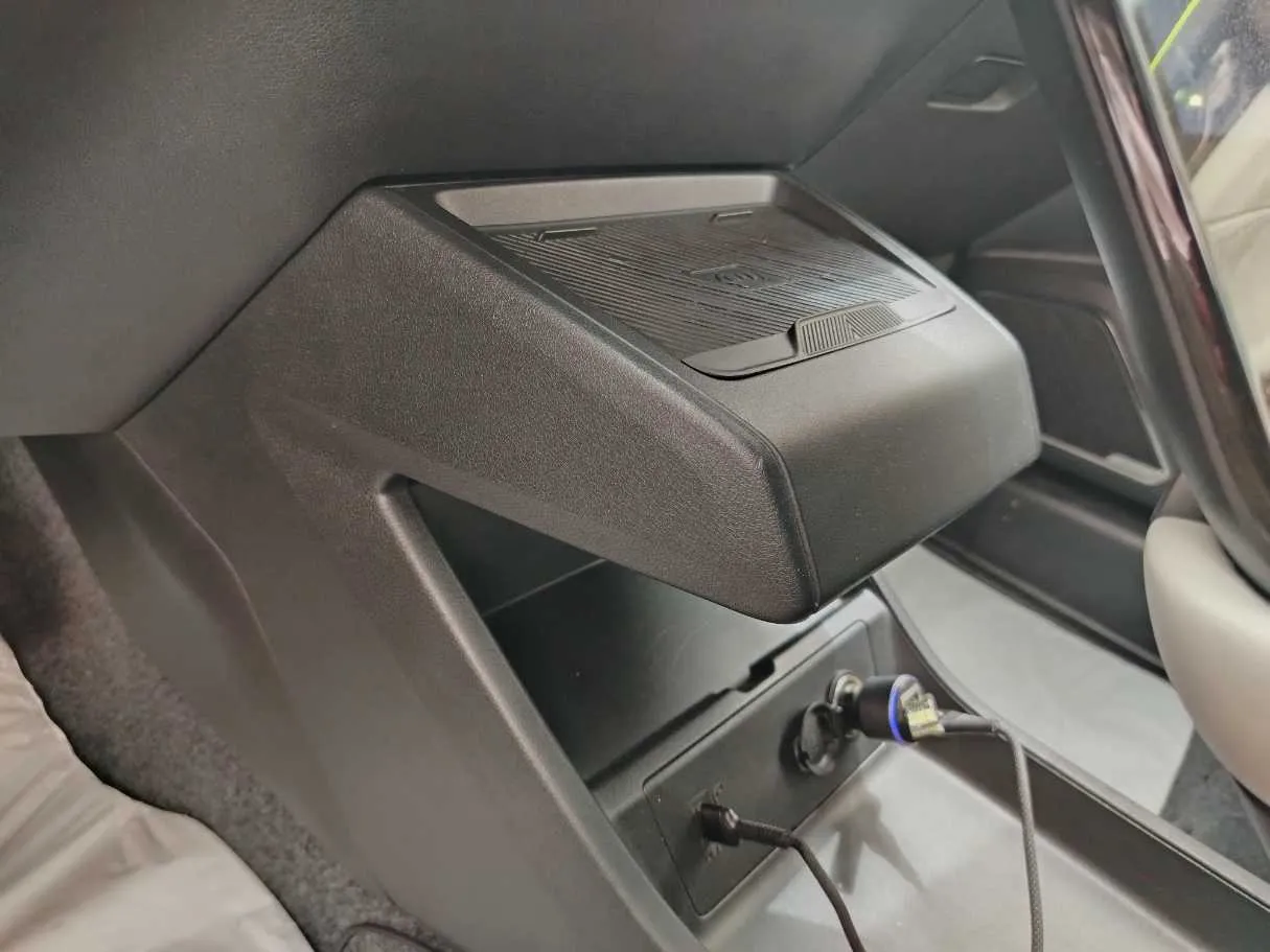 Car image 40