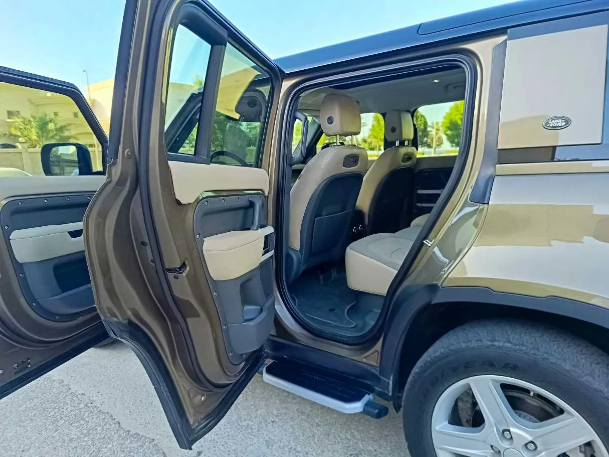 Car image 16