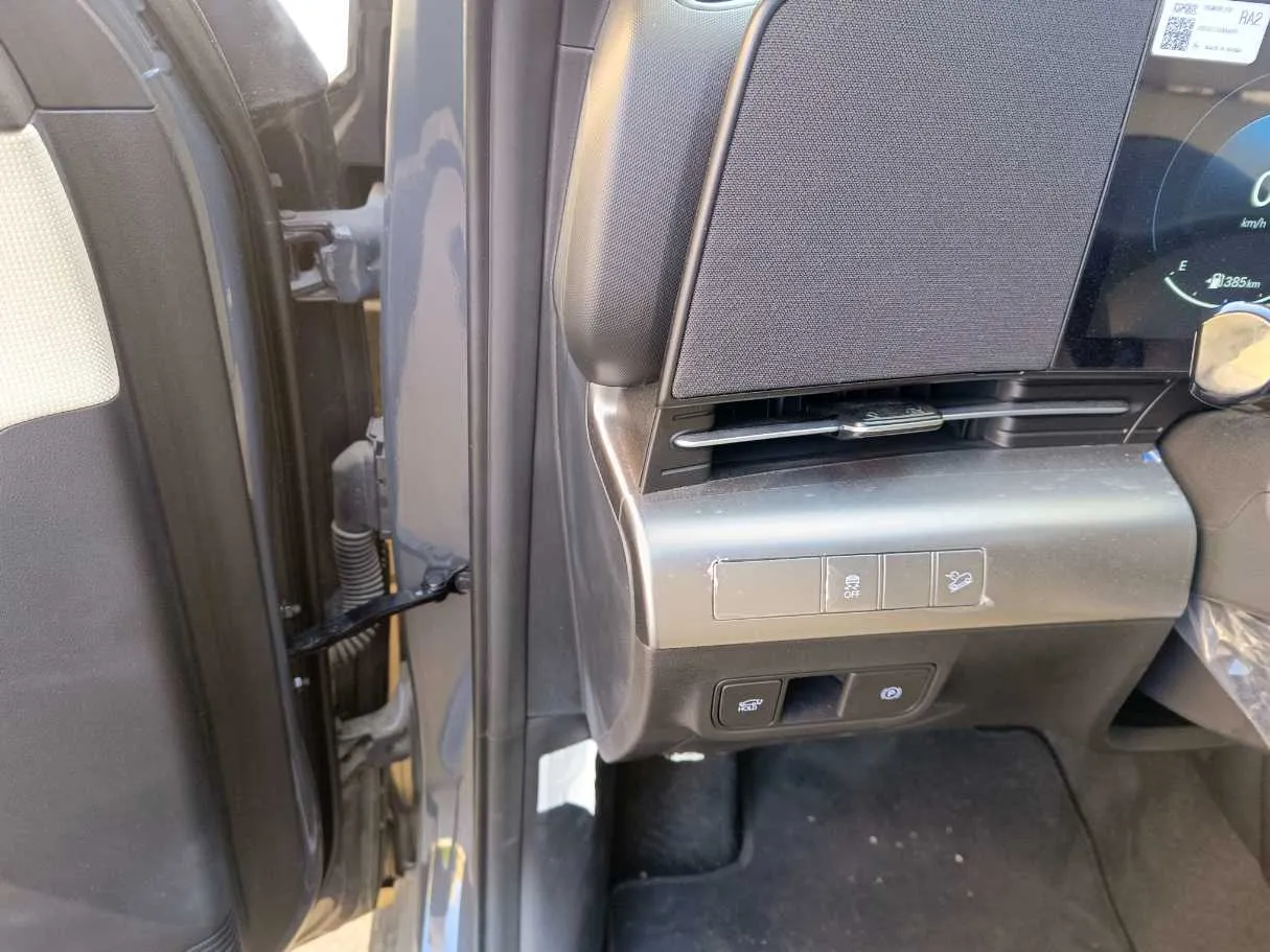 Car image 36