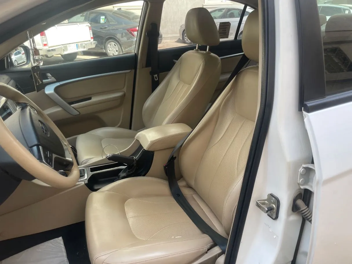 Car image 13