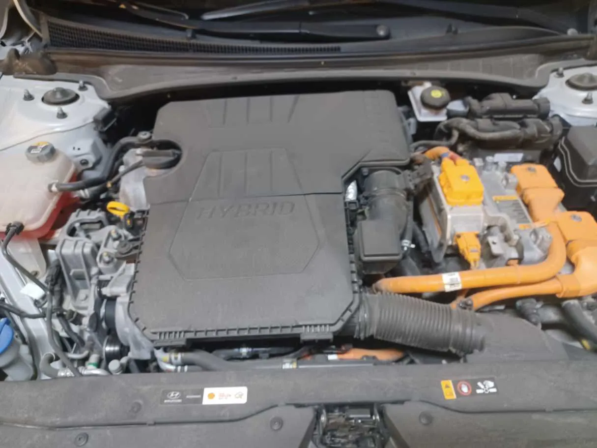 Car image 23