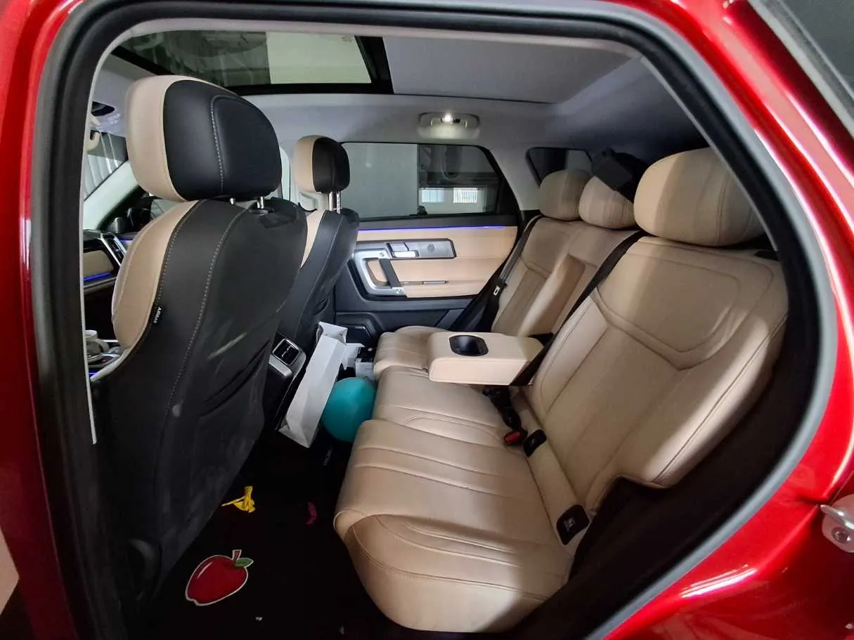 Car image 13