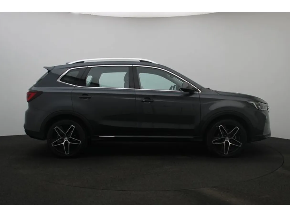 Car image 13