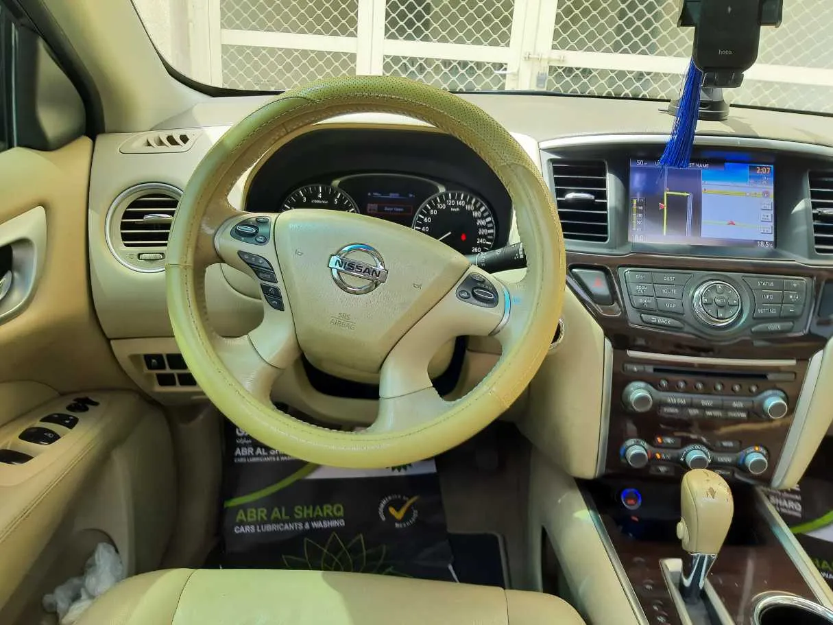 Car image 14