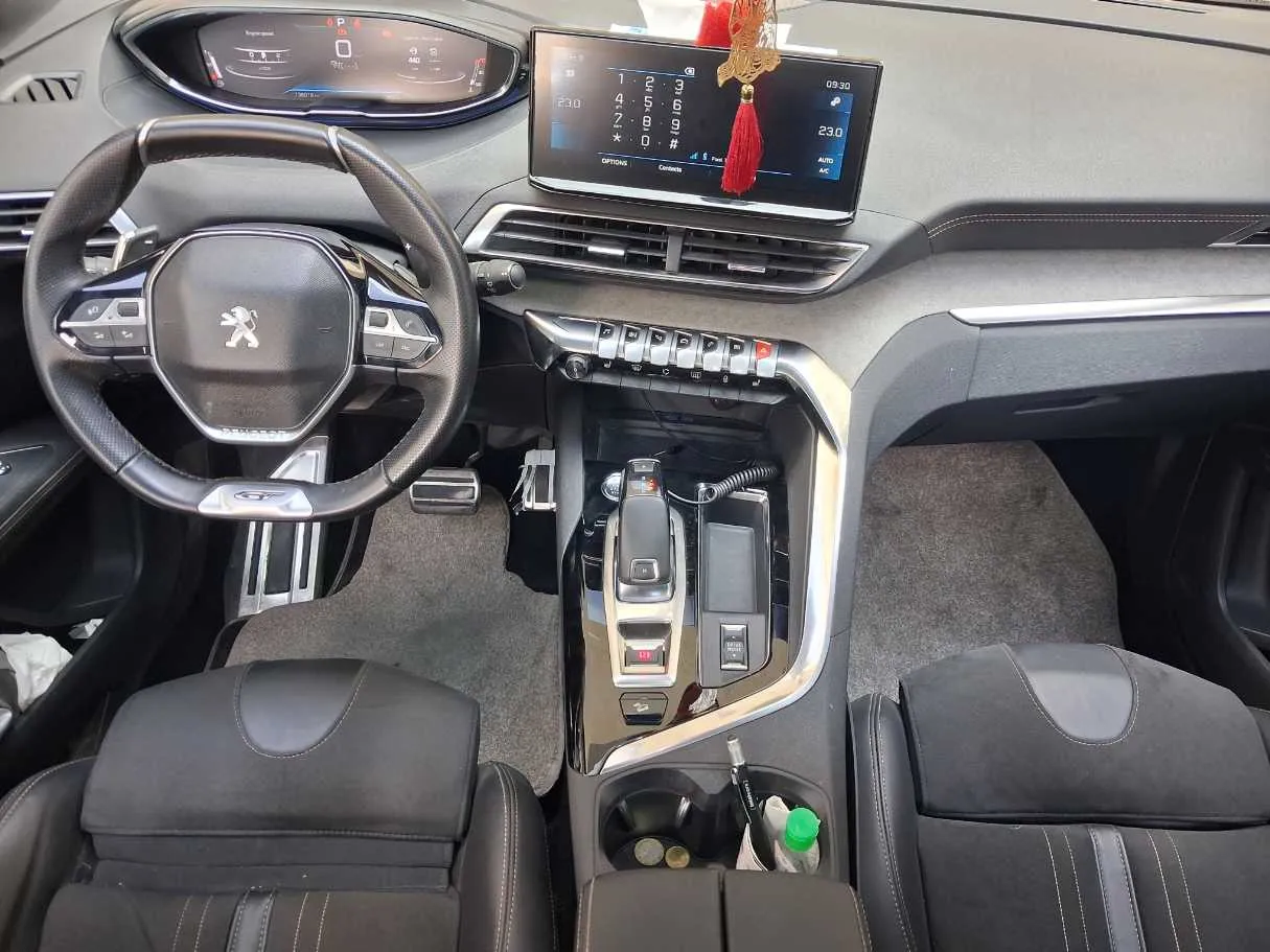 Car image 18