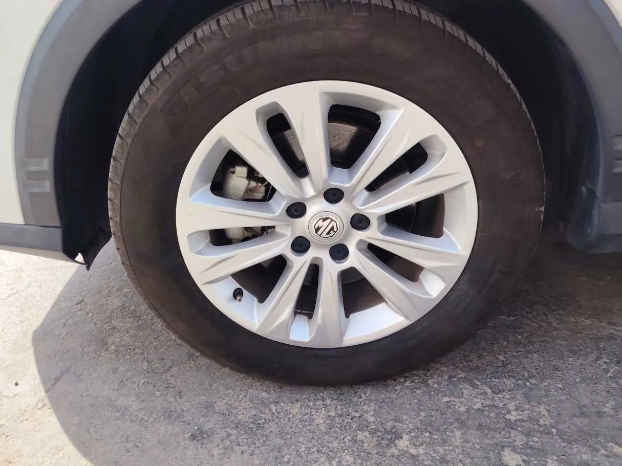 Car image 10