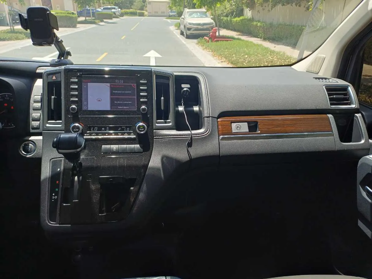 Car image 17