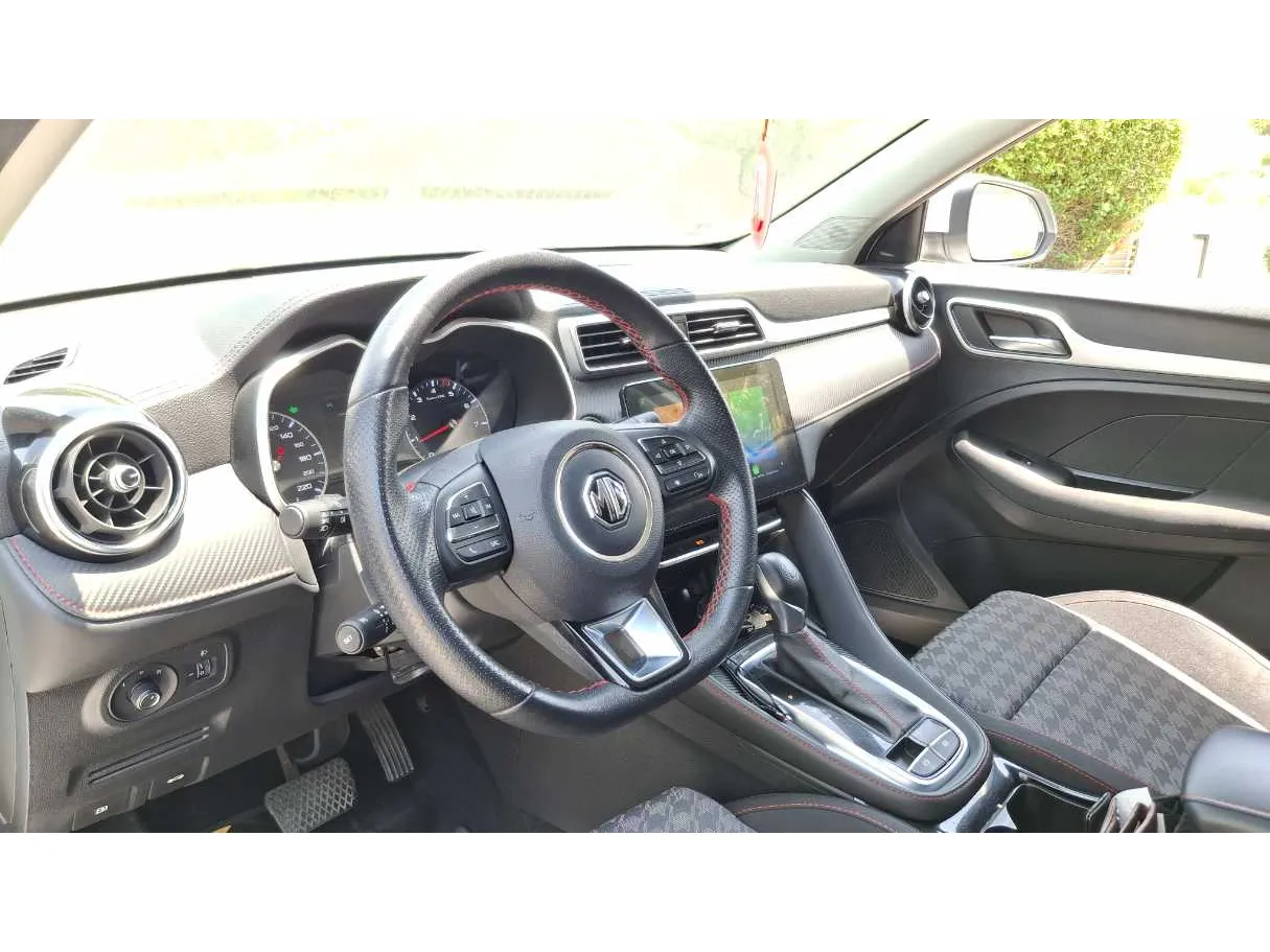 Car image 11