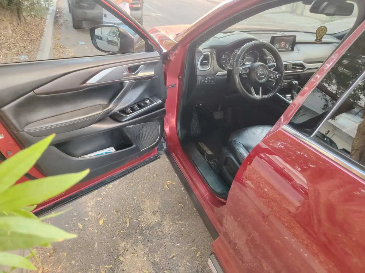 Car image 11