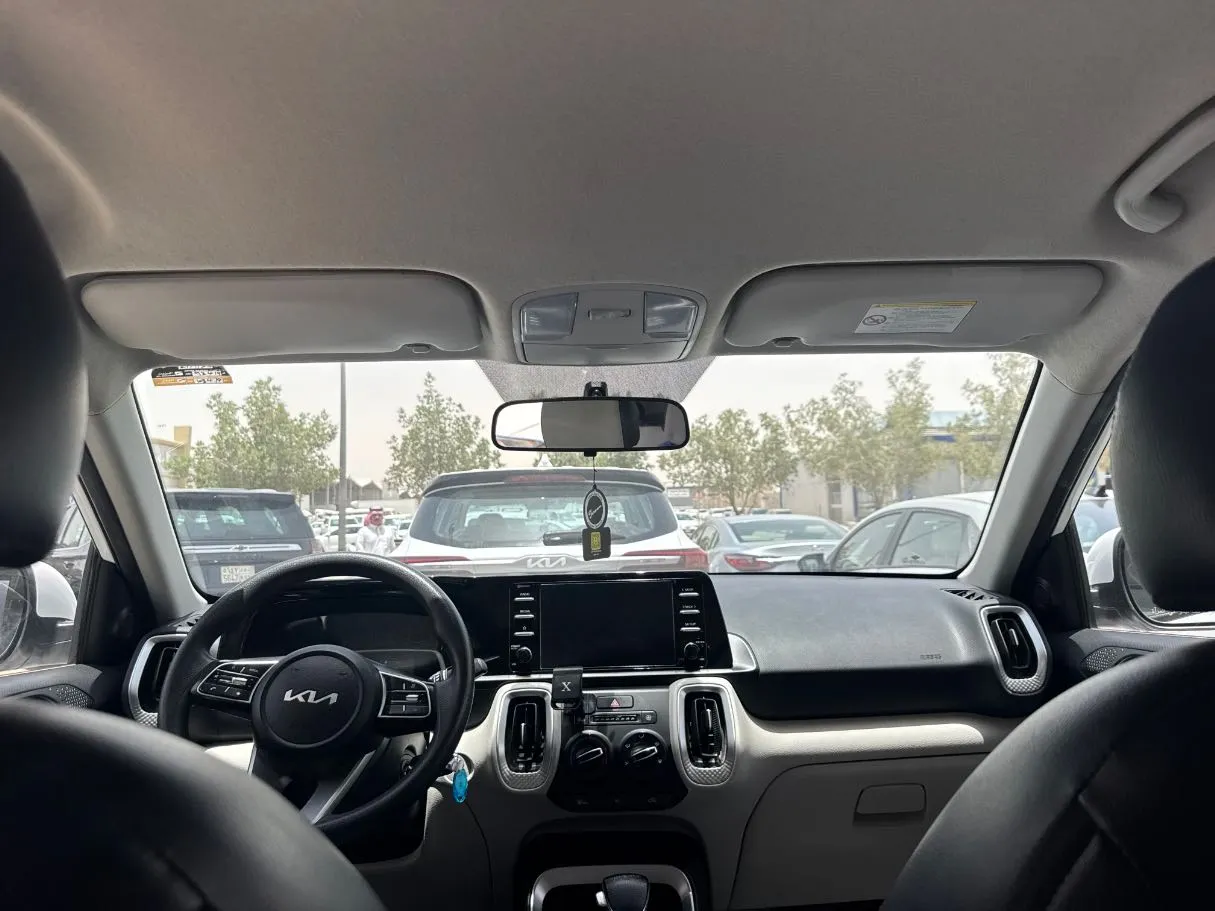 Car image 16
