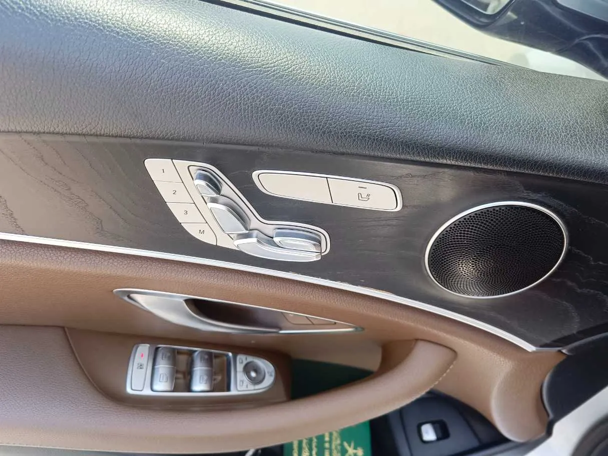 Car image 33