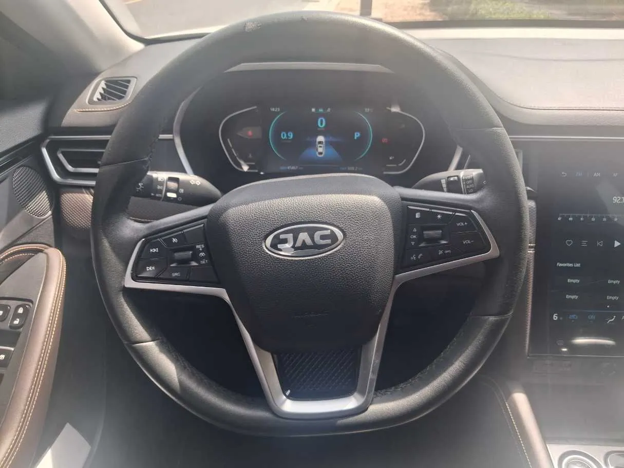 Car image 16