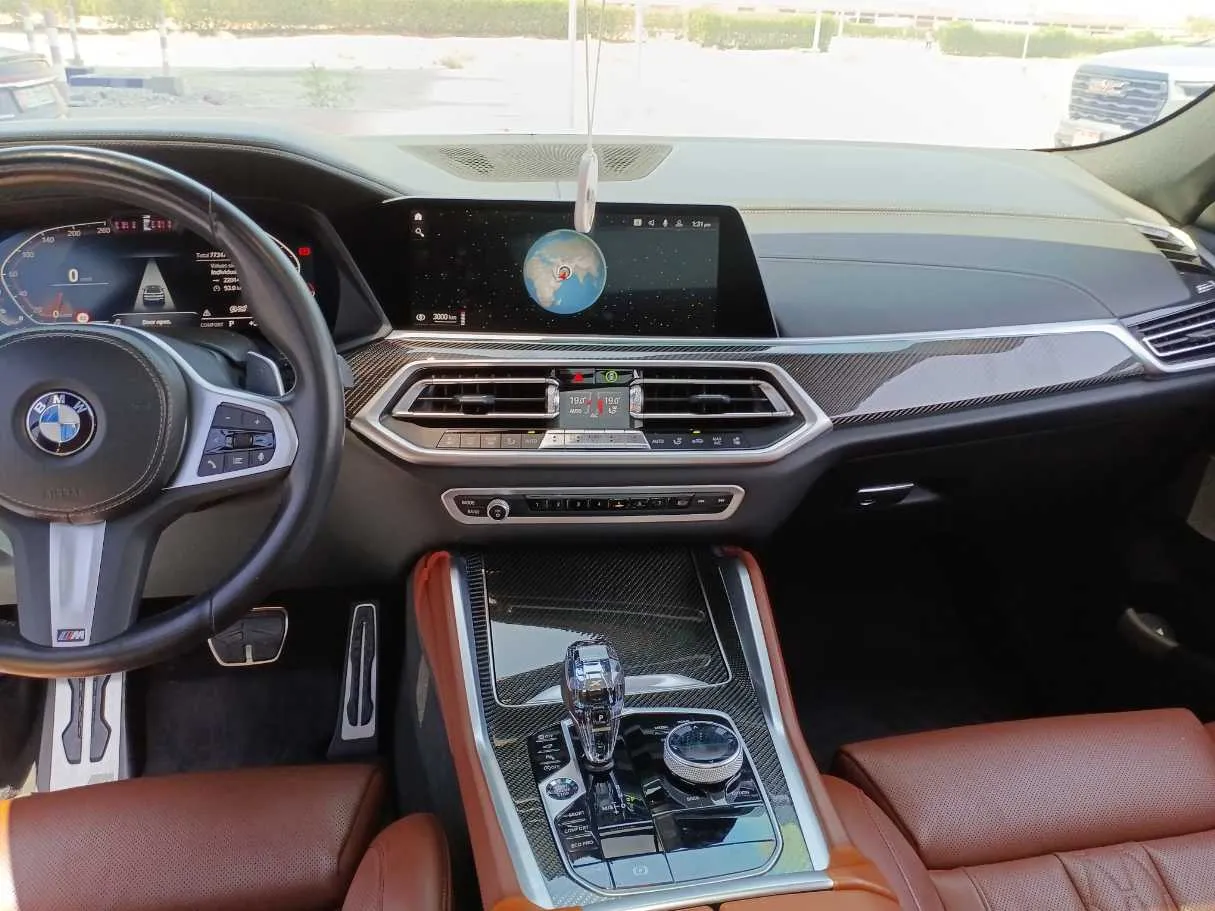 Car image 15