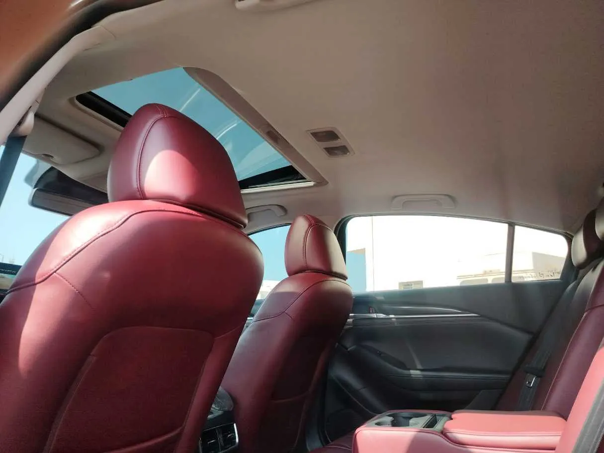 Car image 19