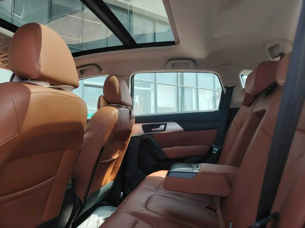 Car image 16