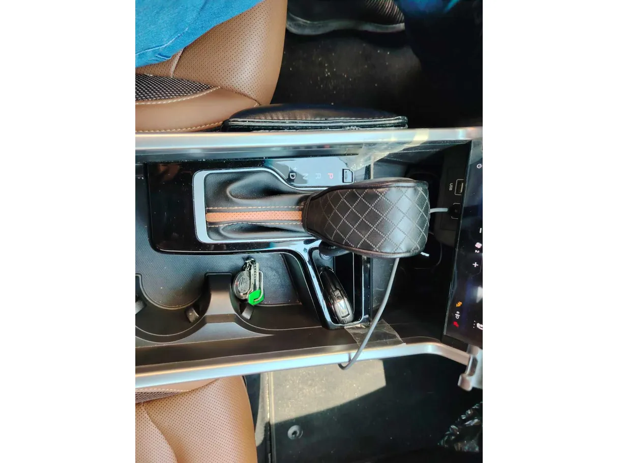 Car image 25