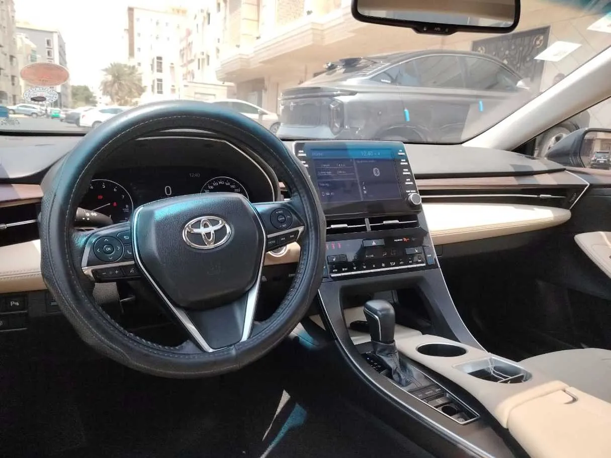 Car image 25