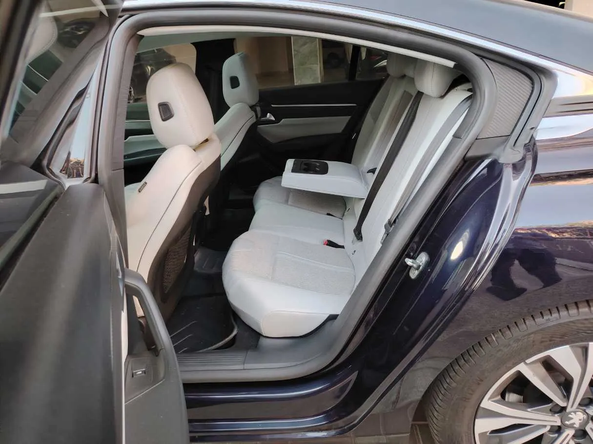 Car image 15