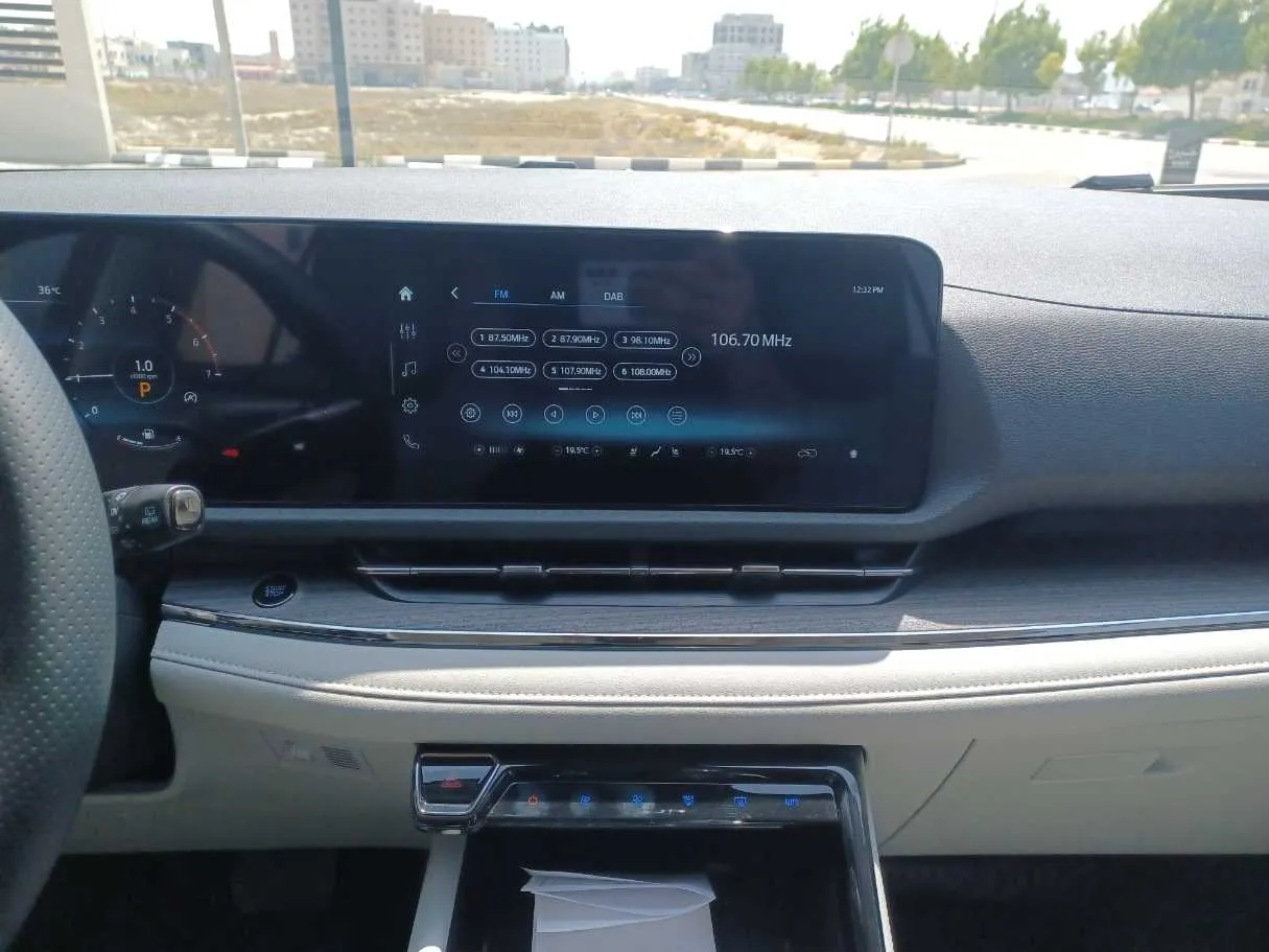 Car image 15