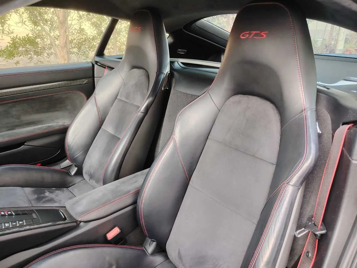 Car image 14