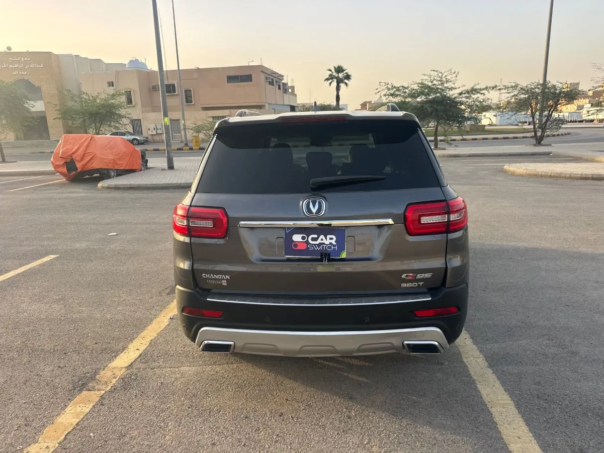 Car image 6