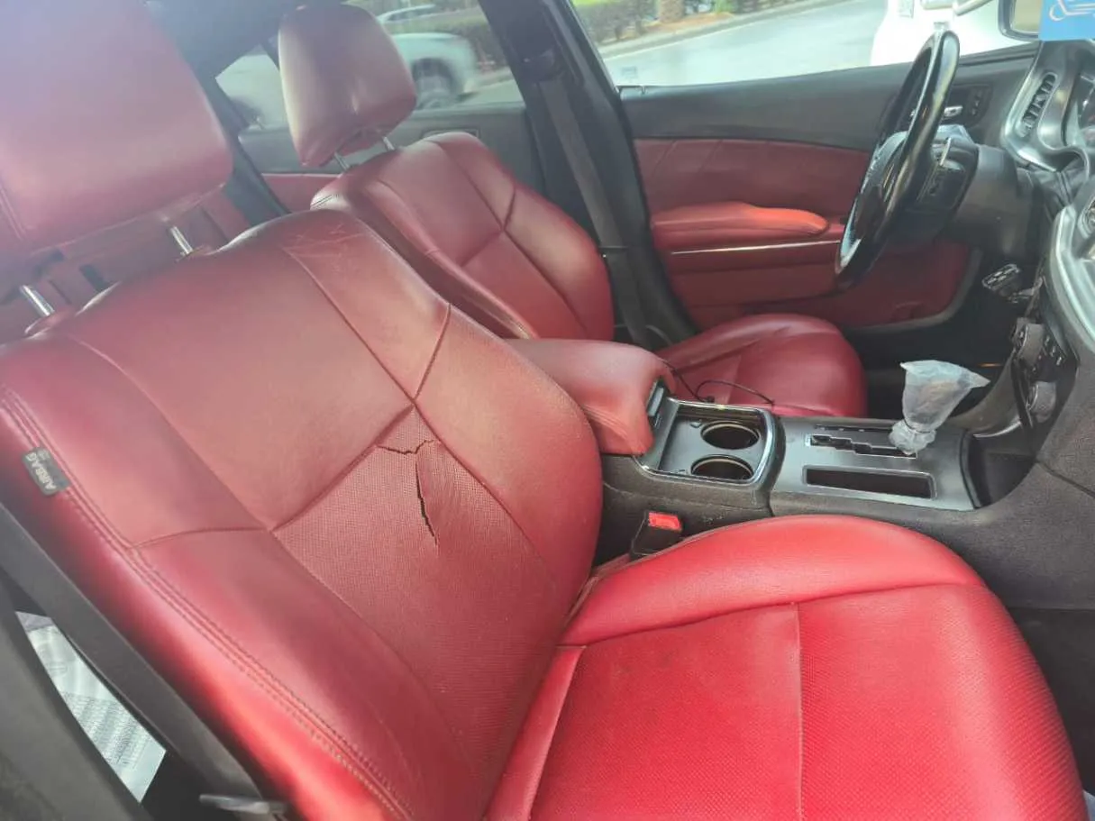 Car image 15
