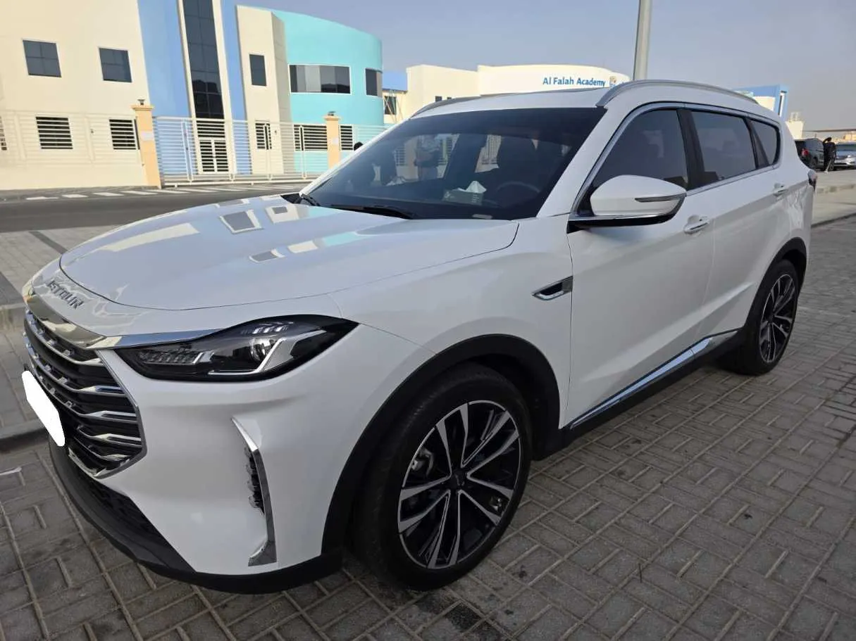Car image 3