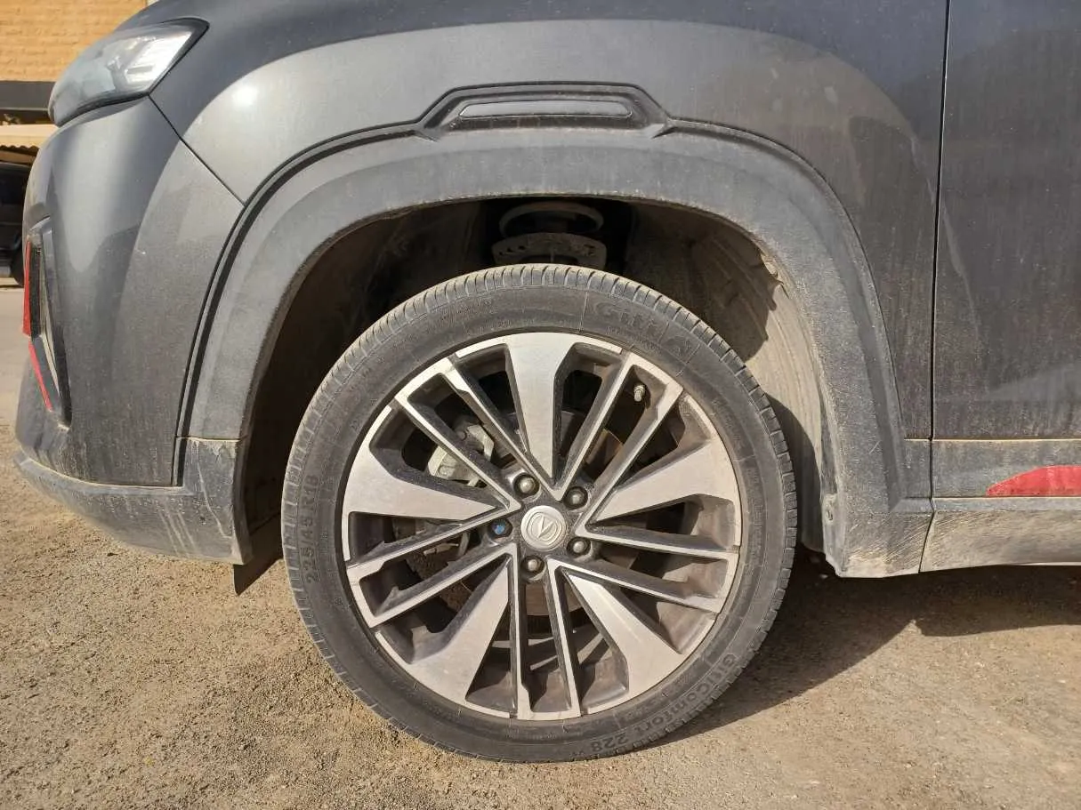 Car image 9