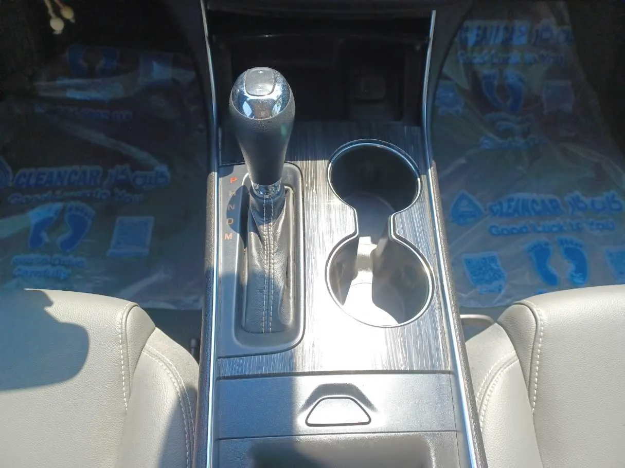 Car image 14