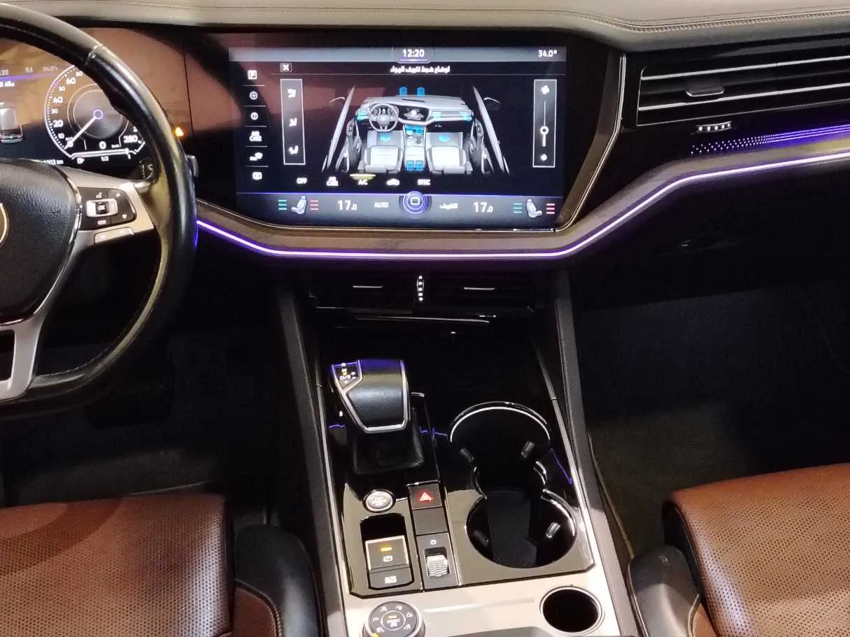 Car image 24