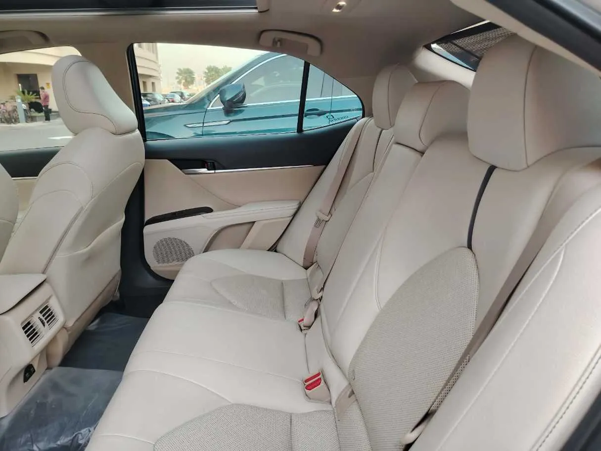 Car image 17