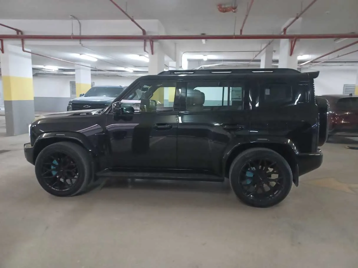 Car image 8