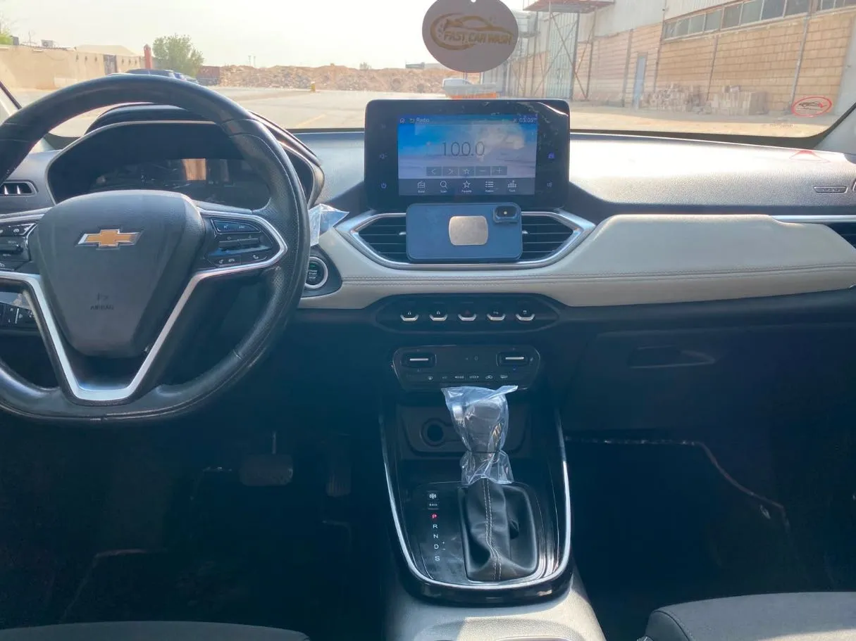 Car image 15