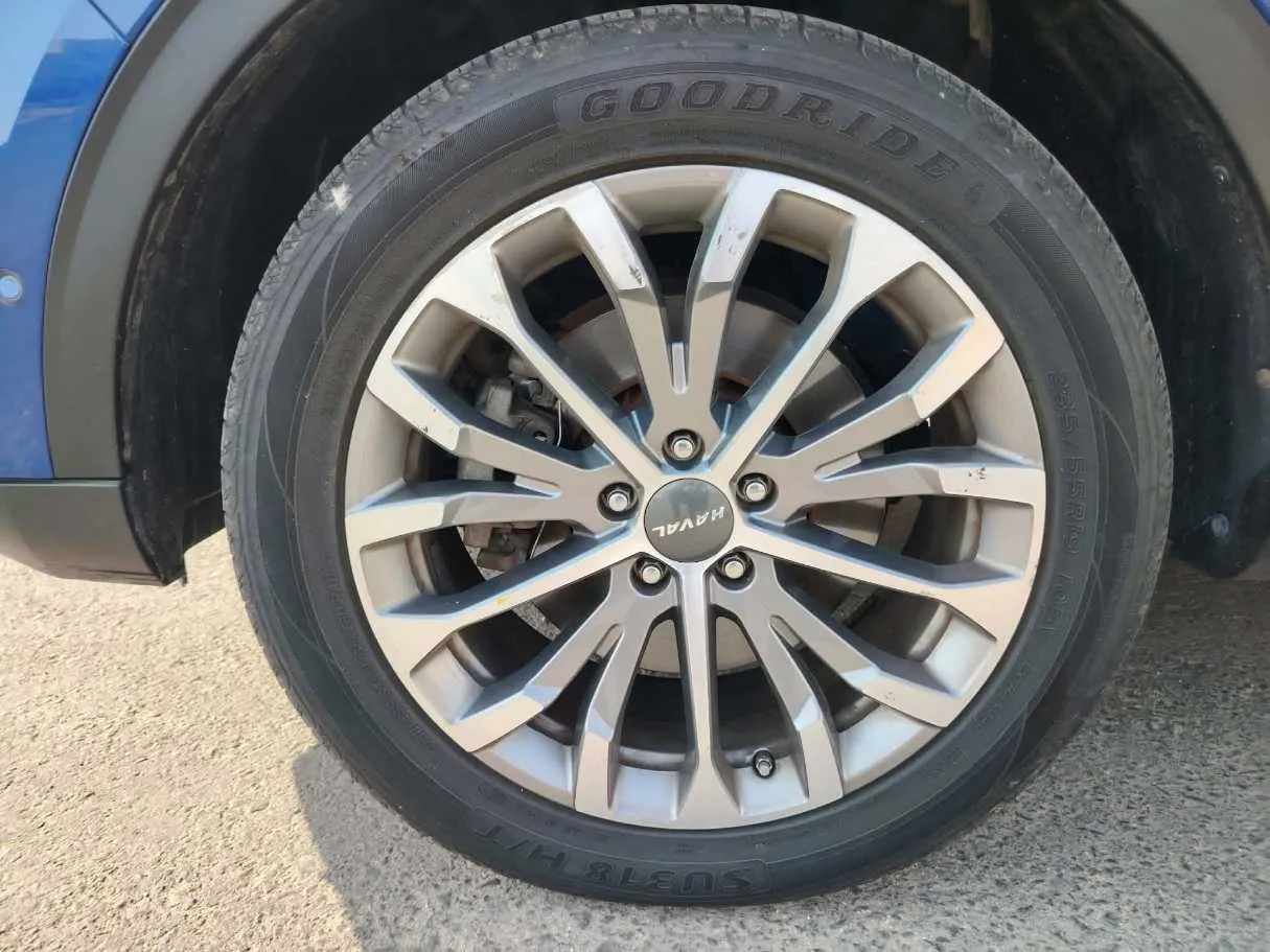 Car image 9