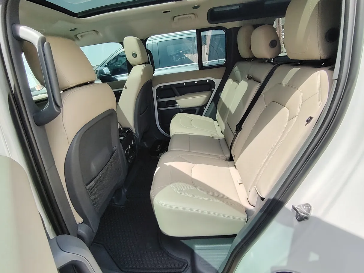 Car image 22