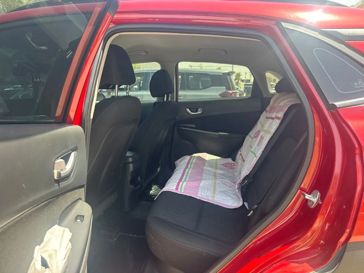 Car image 13