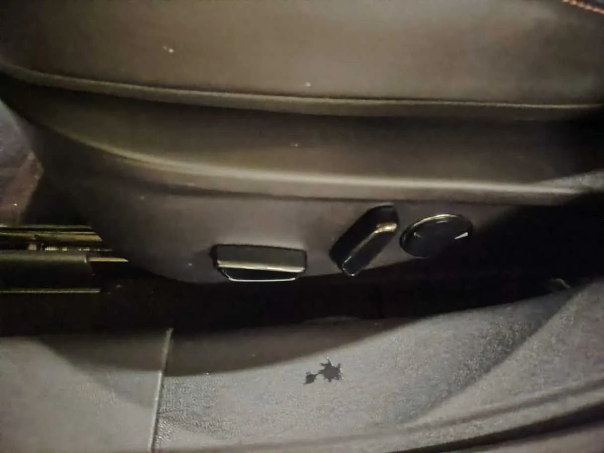 Car image 38