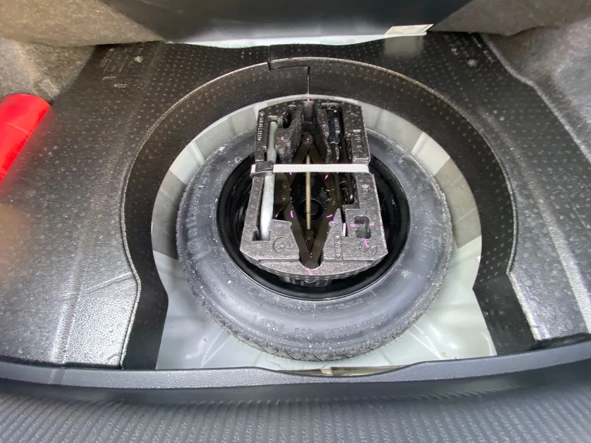 Car image 24