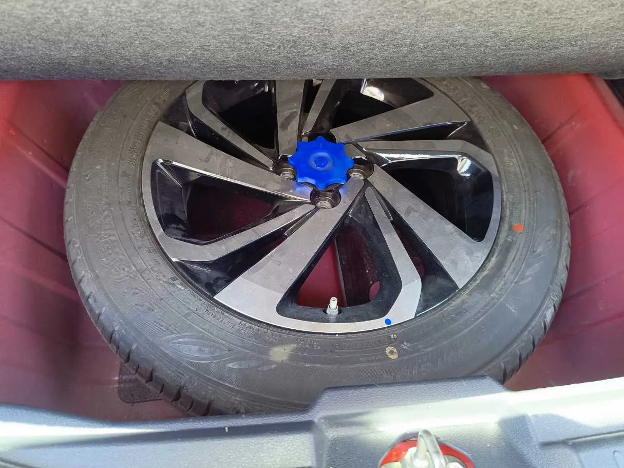 Car image 29