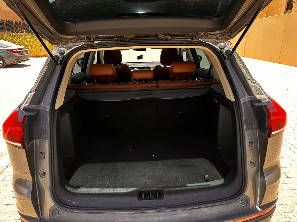 Car image 24