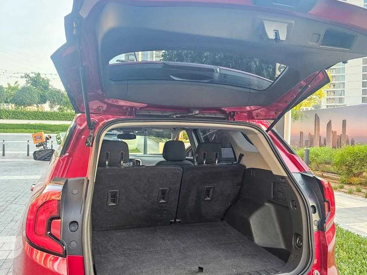 Car image 19