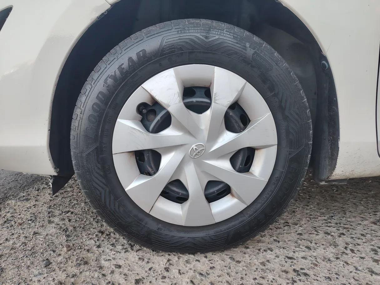 Car image 9