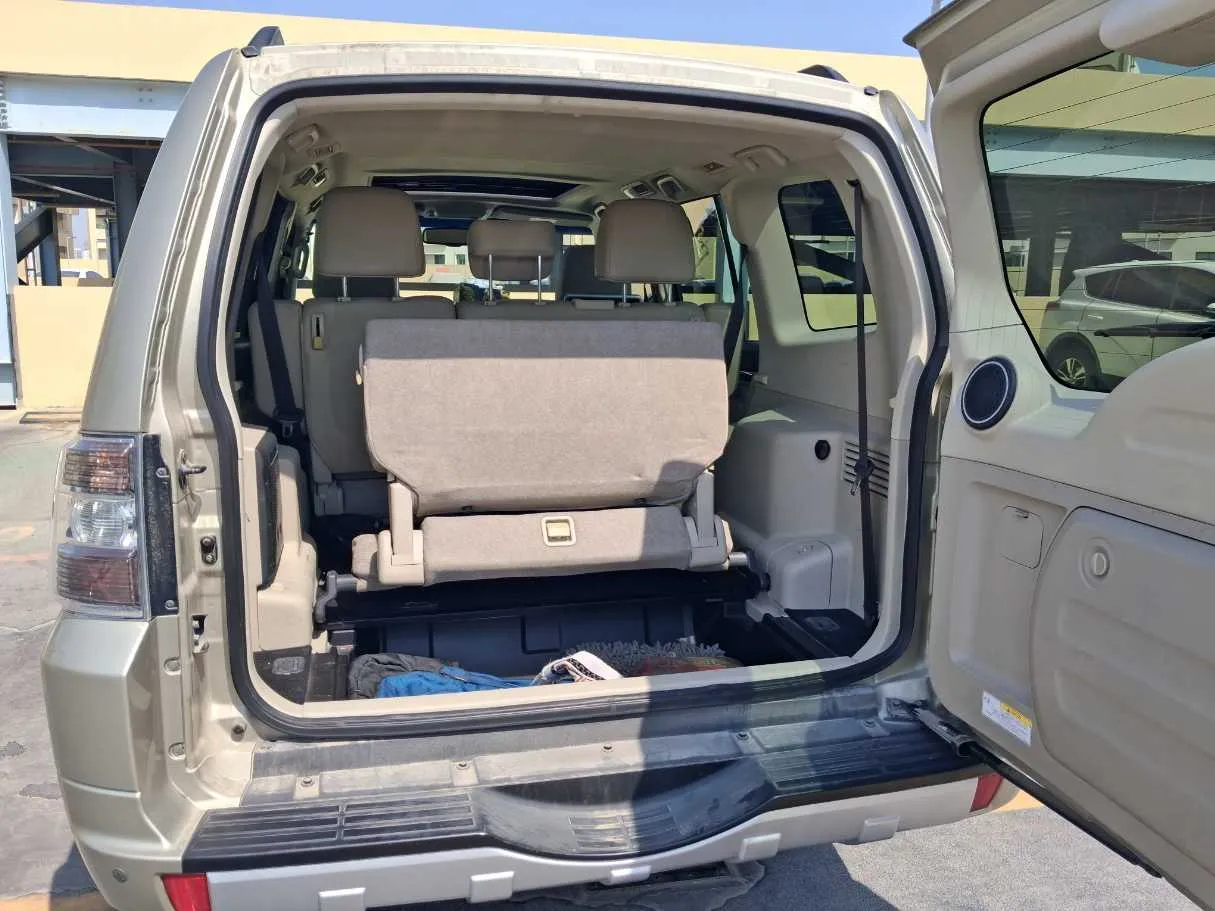 Car image 19