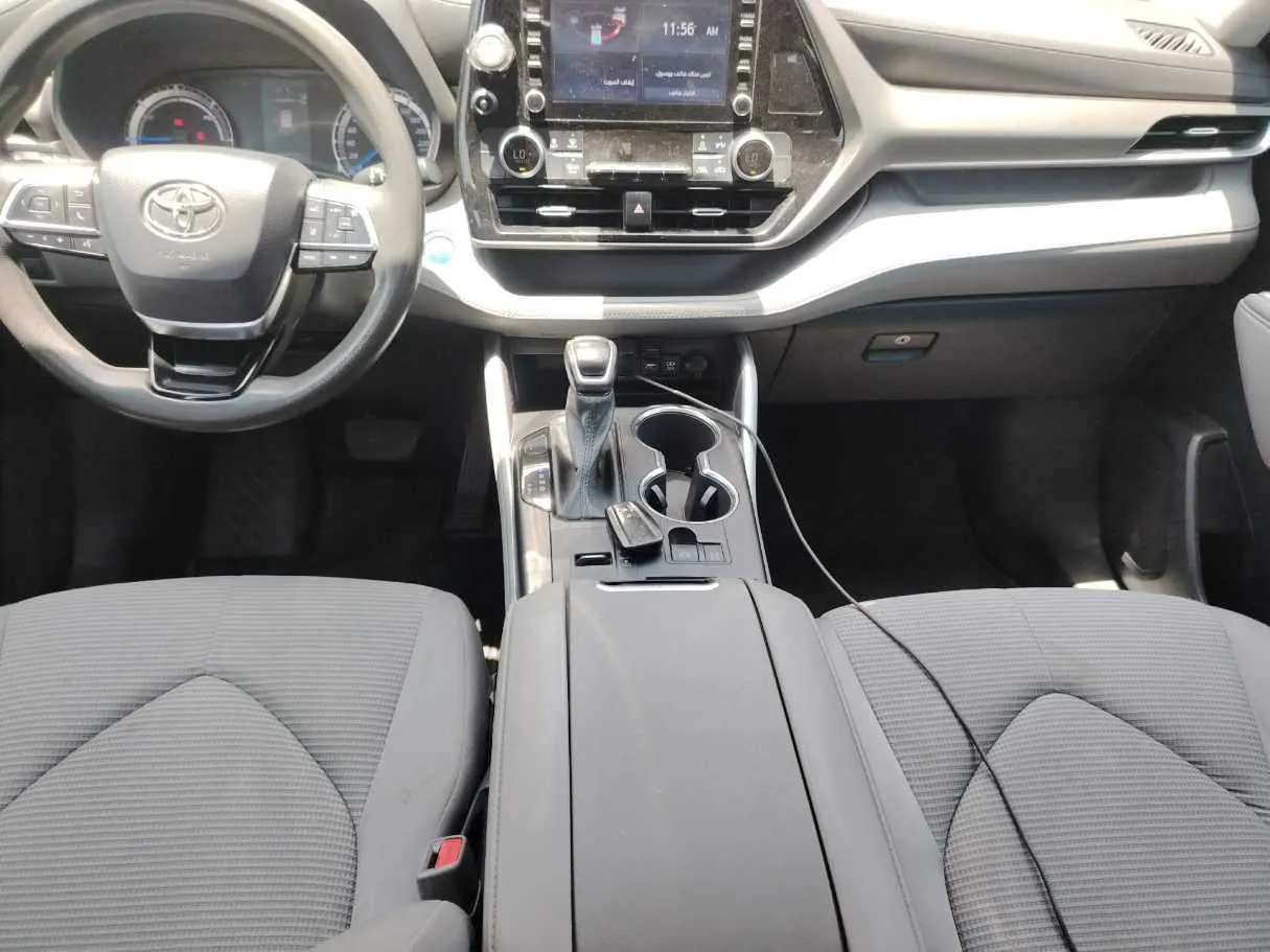 Car image 24
