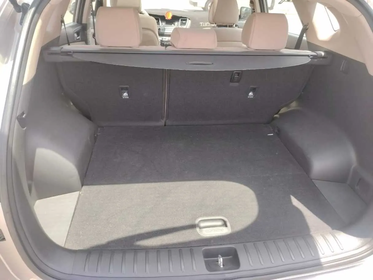 Car image 27